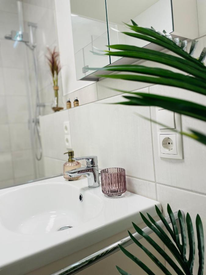 Klassen Stay - Exklusives Apartment Am Hbf - Kueche, Netflix, Kingsizebett Koblenz  Eksteriør billede